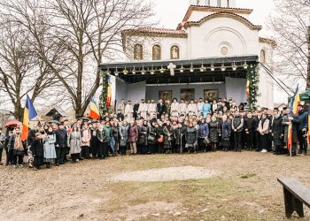 Tinerii din ASCOR Chișinău au comemorat, la Iași, 107 ani de la Unirea Basarabiei cu România