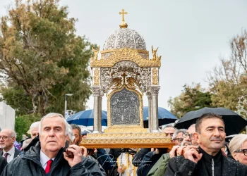 🔴 LIVE: Pelerini români din Basarabia și România, prezenți la procesiunea Icoanei Maicii Domnului din Tinos